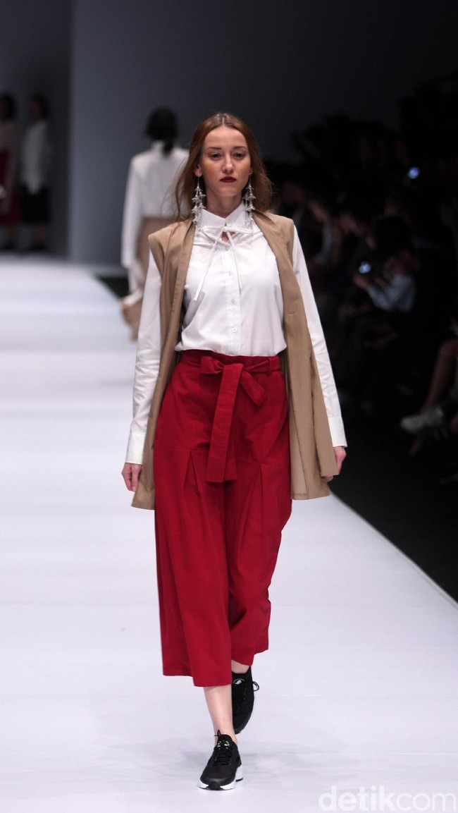 Koleksi Brand dari IKYK for Zalora dengan mengusung tema The Urbanist di Jakarta Fashion Week 2017. Senayan City. Jakarta. [Foto: Mohammad Abduh/Wolipop]