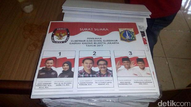  KPU Jaktim temukan surat suara rusak / 