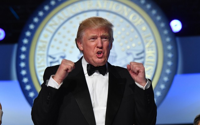 12 Hal yang Dilakukan Donald Trump Saat Makan di Luar (2)