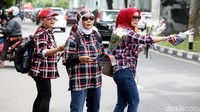 Hal itu dilakukan untuk meramaikan debat Pilkada DKI 2017 malam nanti.