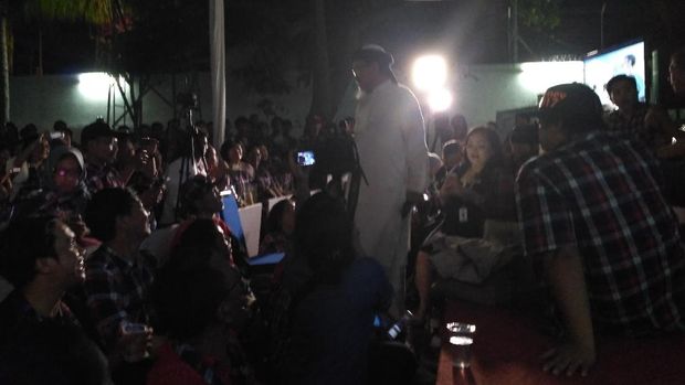 Kakak angkat Ahok beri sedikit sambutan.