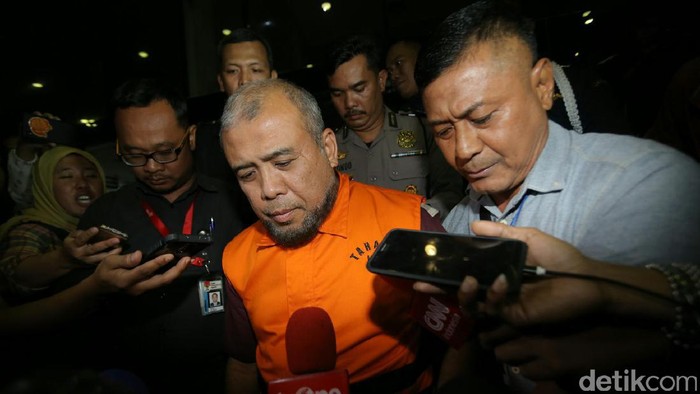 MKMK Datangi KPK Minta Bertemu Patrialis Akbar