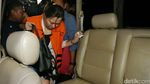 Ditahan KPK, Ng Feni Tertunduk Malu