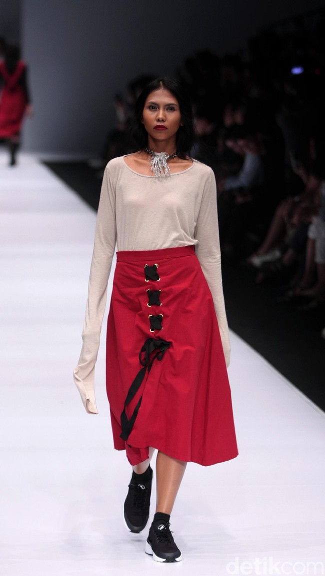 Koleksi Brand dari IKYK for Zalora dengan mengusung tema The Urbanist di Jakarta Fashion Week 2017. Senayan City. Jakarta. [Foto: Mohammad Abduh/Wolipop]