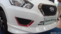 Kedua varian GO Panca Special Version hadir dengan aksen merah dan hitam yang khas, sehingga mempertajam lekuk garis pada body mobil.
