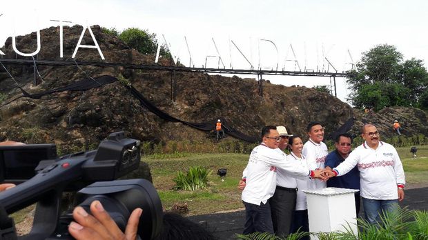 Peresmian oleh Menteri Rini (Kurnia/detikTravel)
