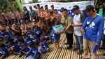 Menkop Tebar Benih Ikan di Danau Batur Bali