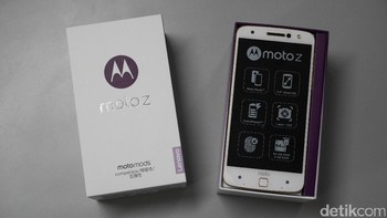 Moto Z menggunakan layar 5,5 inch AMOLED dengan resolusi 2560 x 1440 pixel. Foto: detikINET - Anggoro Suryo Jati