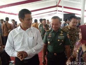 Beri Hadiah Traktor ke Prajurit TNI AD, Mentan: Ayah Saya Kopral