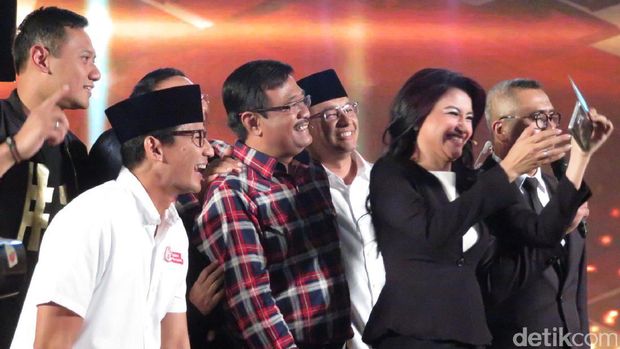 Cagub Cawagub DKI selfie usai debat / 