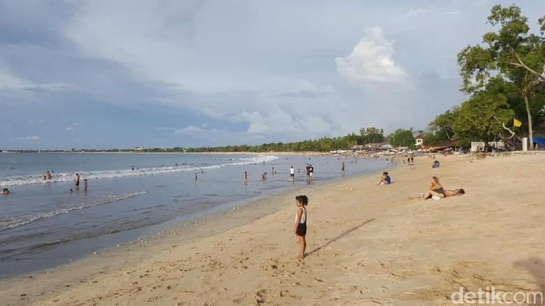 Liburan ke Pantai Jimbaran Nggak Ada Bosannya