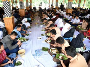 Imlek, Pelajar Purwakarta Dapat Angpao