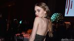 Red Hot! Lily-Rose Depp Tampil Seksi dengan Lipstik Merah