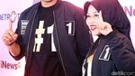 Cagub Agus Didampingi Annisa Pohan Tiba di Lokasi Debat