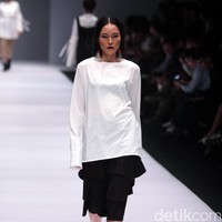 Koleksi Brand dari IKYK for Zalora dengan mengusung tema The Urbanist di Jakarta Fashion Week 2017. Senayan City. Jakarta. [Foto: Mohammad Abduh/Wolipop]
