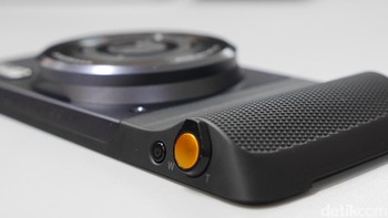 Pengaturan 10x zoom optik di Mods ini dilakukan melalui tombol dekat tombol shutter. Foto: detikINET - Anggoro Suryo Jati