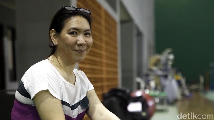 Kecup dan Peluk Mesra Alan Melepas Susy ke Piala Sudirman