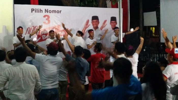 Ada Flasmob di Rumah Pemenangan Usai Anies-Sandi Bicara