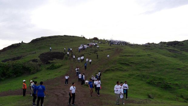 Mendaki Bukit Merese, Kawasan Mandalika (Kurnia/detikTravel)