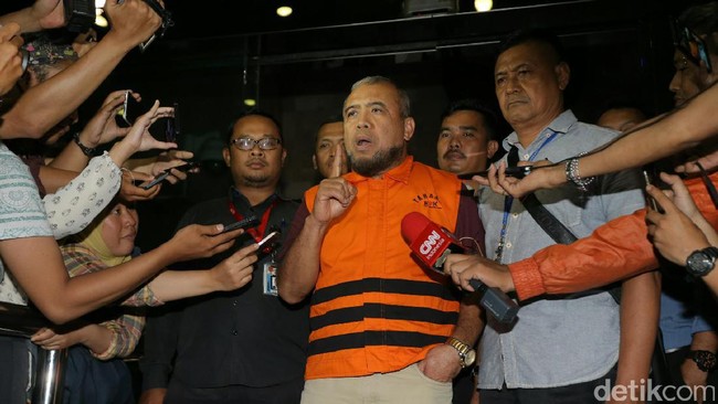 Sumpah Patrialis Akbar Tak Terima Suap dan Sayang MK