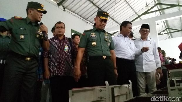 Mentan Amran kunjungi sentra pertanian padi TNI AD di Jombang