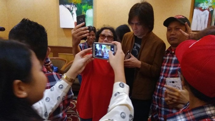 Di Keriuhan Pendukung Cagub DKI, Once: Saya Harap Debat Lugas