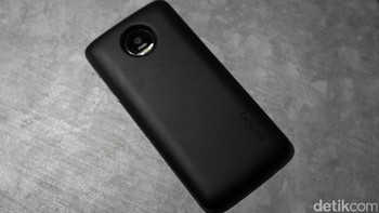 Mods baterai ini dibuat oleh Incipio, dan mempunyai kapasitas baterai 2.200 mAh. Foto: detikINET - Anggoro Suryo Jati