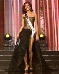 Kezia Warouw Tampil Memesona di Malam Preliminary Miss Universe 2016