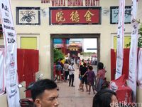 Cerita Sukarelawan soal Pencari Angpao di Vihara Petak Sembilan