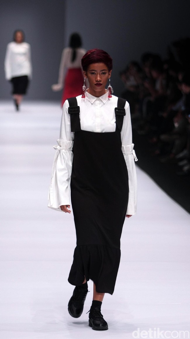 Koleksi Brand dari IKYK for Zalora dengan mengusung tema The Urbanist di Jakarta Fashion Week 2017. Senayan City. Jakarta. [Foto: Mohammad Abduh/Wolipop]