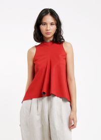 Semarakkan Hari Imlek dengan 5 Atasan Warna Merah