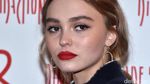 Red Hot! Lily-Rose Depp Tampil Seksi dengan Lipstik Merah