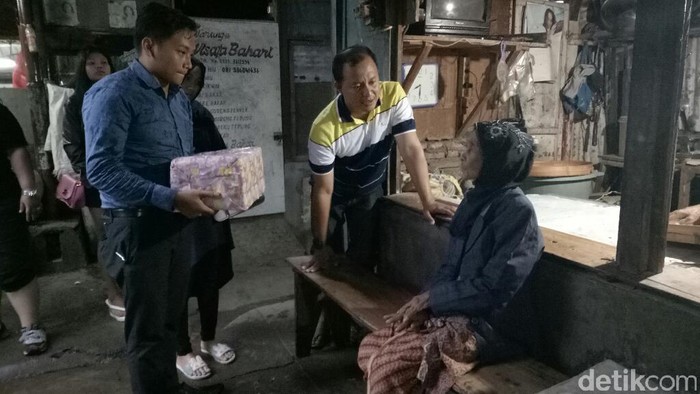 Komunitas di Banyuwangi Urun Tangan Bantu Warga Miskin