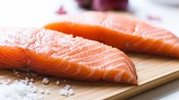 Si Kecil Baru Belajar Makan? Jangan Lupa Perkenalkan 5 Makanan Kaya Vitamin Ini!