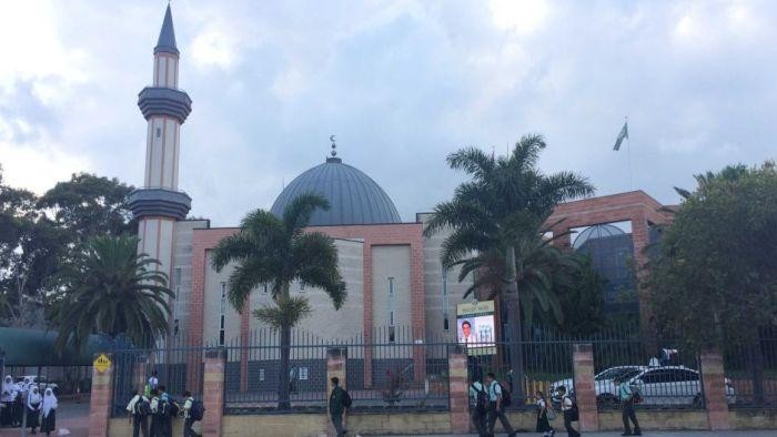 Dana Tak Jelas, Sekolah Islam Terbesar Australia Tetap Dibuka