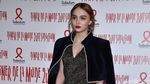 Red Hot! Lily-Rose Depp Tampil Seksi dengan Lipstik Merah
