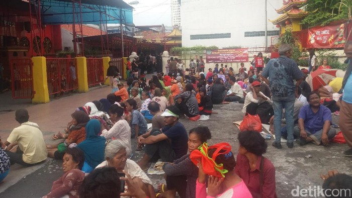 Jelang Imlek, Vihara Petak Sembilan Jakbar Diserbu Pencari Angpao