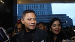 Cagub Agus Didampingi Annisa Pohan Tiba di Lokasi Debat