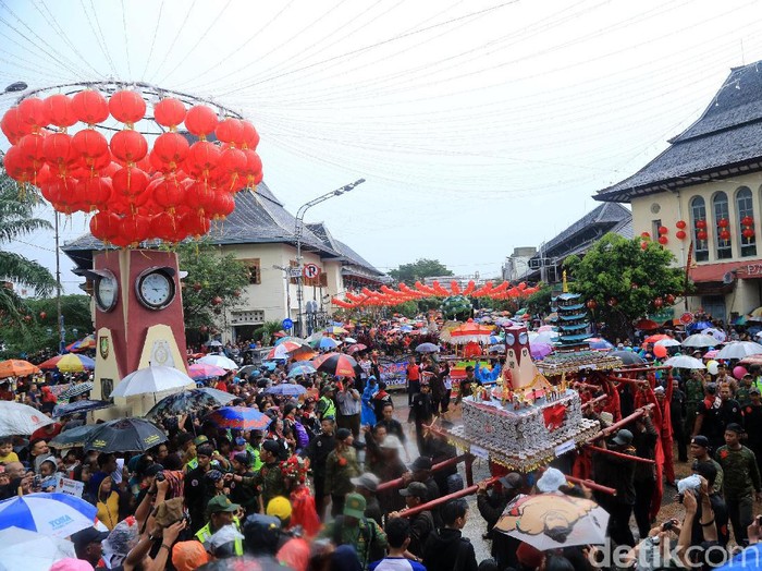 Potret Kebinekaan dalam Perayaan Imlek di Solo