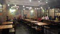 OTW Food Street berlokasi di Jalan Margonda Raya Nomor 330. Tedapat 4 platform untuk pemesanan menu di sini yaitu makanan, minuman, martabak, dan camilan.