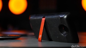 Sementara speaker ini dibuat dengan kerja sama Moto dengan JBL. Foto: detikINET - Anggoro Suryo Jati