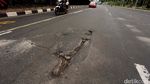 Jalan Berlubang di Depan Pemkot Bekasi Picu Kecelakaan
