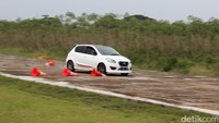 Ajang pembuktian dengan mini drag race dan gymkhana ini dilakukan di pelataran Lapangan Udara (Lanud) Suryadharma, Subang, Jawa Barat. Untuk trek pengujian--khususnya gymkhana--dibuat langsung oleh salah satu pebalap nasional, Jimmy Lukita dengan meletakkan jajaran cone di area Lapangan Udara Suryadharma. Sedangkan trek mini drag race memanfaatkan jalan lurus di area Lanud.
