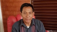 Ditemui di rumahnya di kawasan Kramatwatu, Serang, Banten, Jumat (27/1/2017), sambil memamerkan foto sang anak bersama suaminya Peter Lynch, Endah, menurut Kosim memang besar di Serang. Semasa SD, Endah bersekolah di SD Taman Grup 1 Kopassus Serang, SMP di Mardi Yuana Serang, dan melanjutkan ke SMA 1 Serang sampai selesai. Selain itu, semasa sekolah di SMA 1 Serang, Endah aktif di kegiatan marching band. Endah sempat menjadi mayoret memimpin barisan teman-temannya.