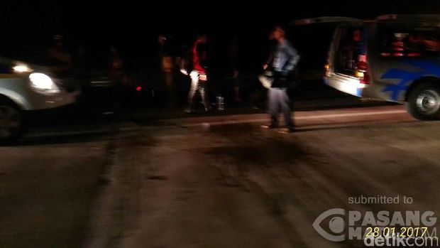 Bus Terperosok di Tol Cipali KM 184, Lalin Macet