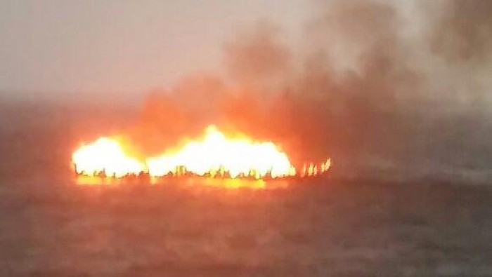 Disergap Petugas, Penyelundup Pakaian di Medan Bakar Kapal Sendiri