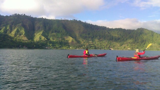 5 Danau Memesona Buat Wisata Romantis 1 Hari