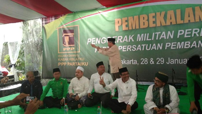 Djarot Disambut Selawat Saat Hadiri Pengajian Wanita Kakbah