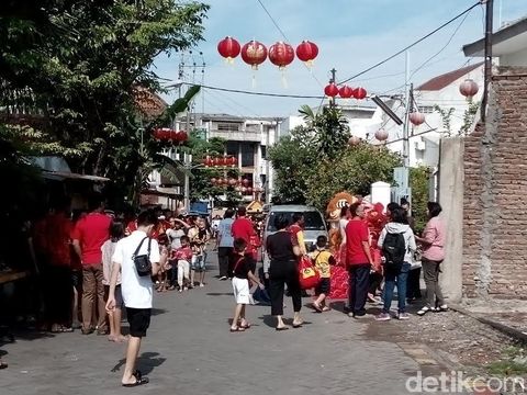 Perayaan imlek di Kampung Tambak Bayan
