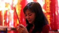 Saat tahun baru Imlek, umat melaksanakan sembahyang tahun baru dan membakar lilin sebagai pelita yang berasal dari sumbangan umat.